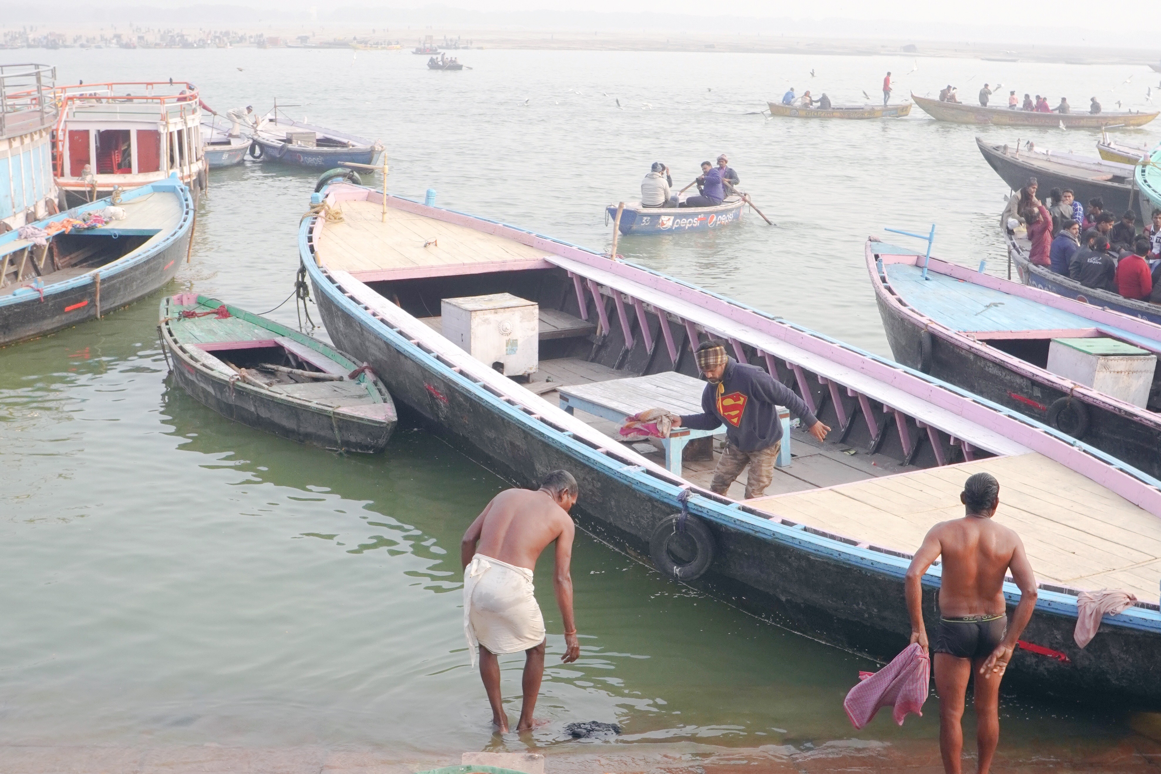 バラナシ インドらしさ全開なガンジス川でボート乗り体験 気になる相場も 女子旅専門 トラベルフォトライター 土屋香奈