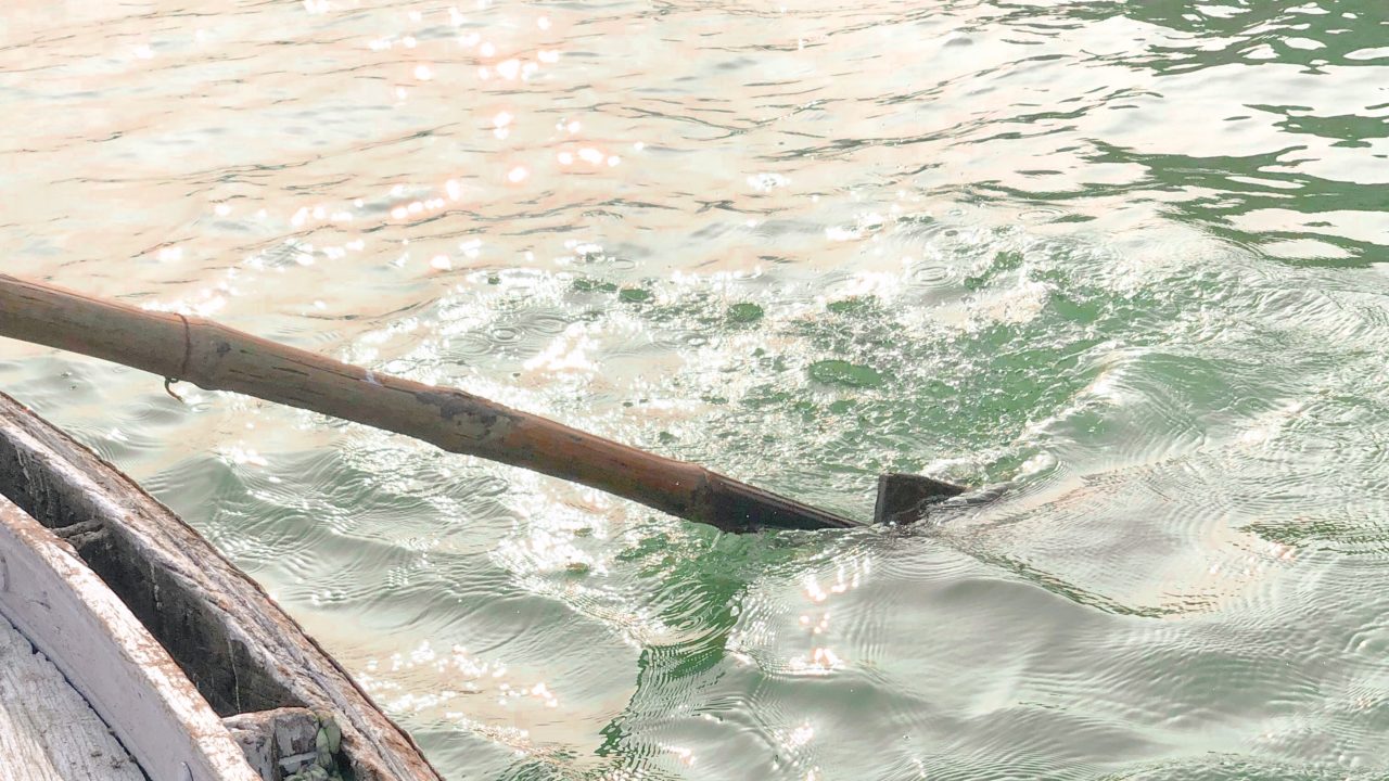 バラナシ インドらしさ全開なガンジス川でボート乗り体験 気になる相場も 女子旅専門 トラベルフォトライター 土屋香奈